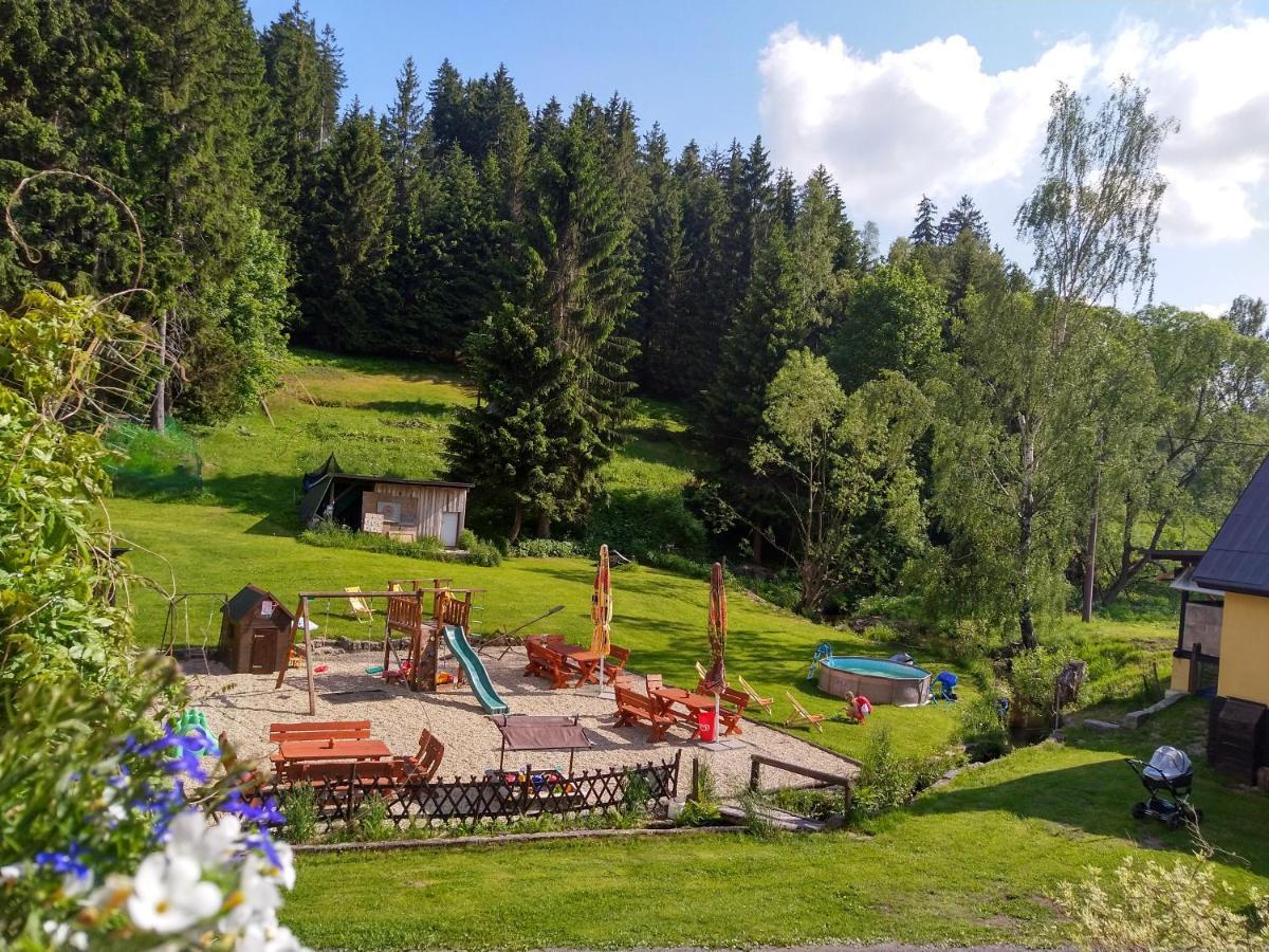 Penzion Karolina Lučany nad Nisou المظهر الخارجي الصورة